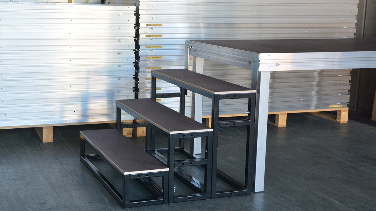 Escalier 3 marches - location pas cher en Dordogne, Périgueux, Berg...